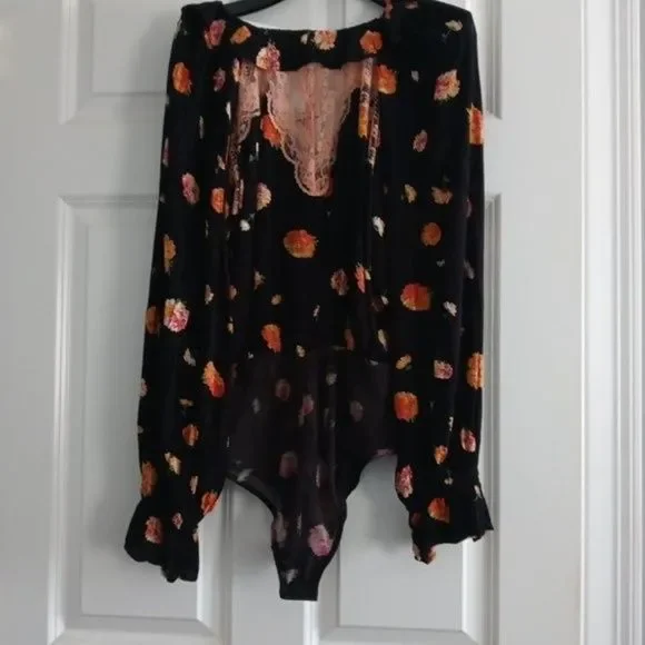 NWT Free People Poppy Balloon Sleeve Ruffle Floral V-Neck Lace Detail Bo… - Picture 7 of 14